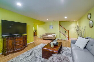 Building Photo - 8953 Birchbay Circle-SI ID1385982P