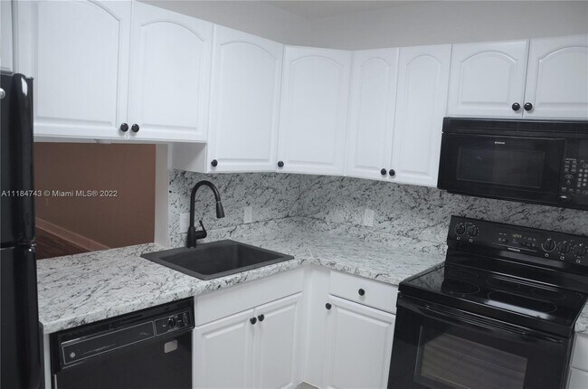 Foto del edificio - 8851 N New River Canal Rd