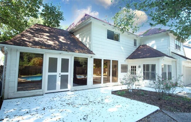 Building Photo - 15518 Winding Moss Dr