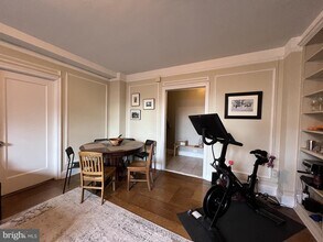 Building Photo - 2031 Locust St