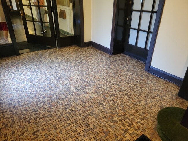 Building Photo - 360 Ridge Ave