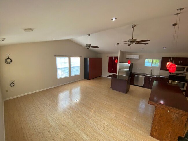 Foto del edificio - 5701 Bolm Rd