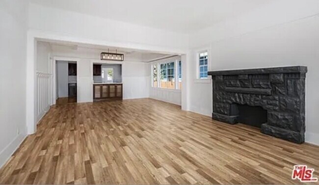 Foto del edificio - 225 W 56th St