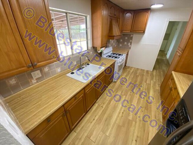Foto del edificio - 14990 Ash St