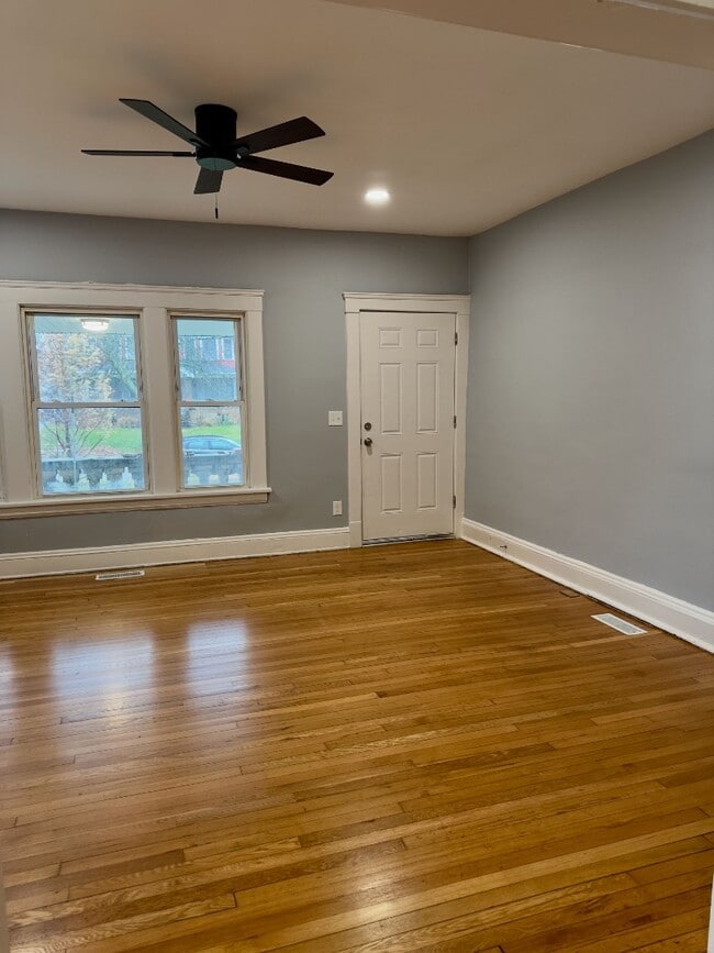 Foto del edificio - 2407 Woodmere Dr