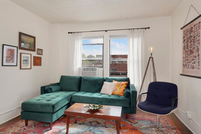 Foto del edificio - 110 W Meadow St