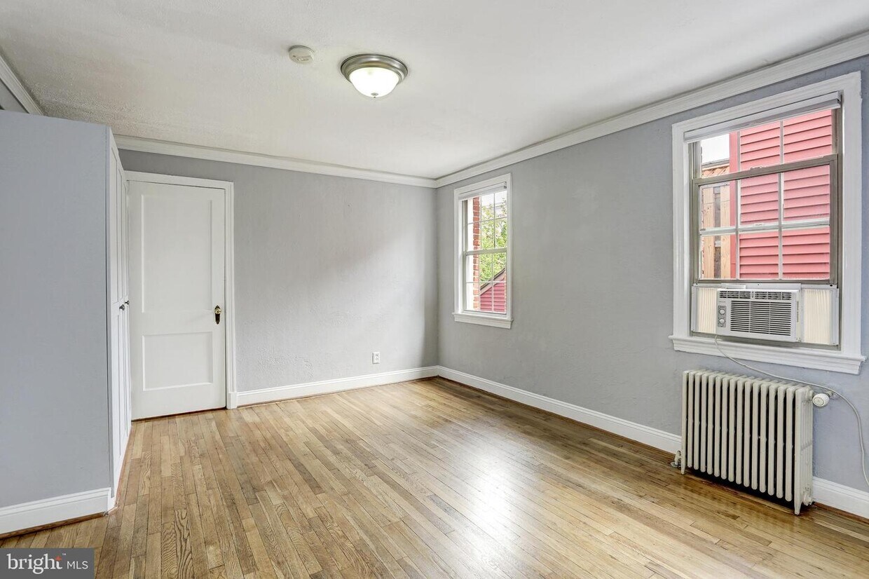 Primary Photo - 1439 Euclid St NW