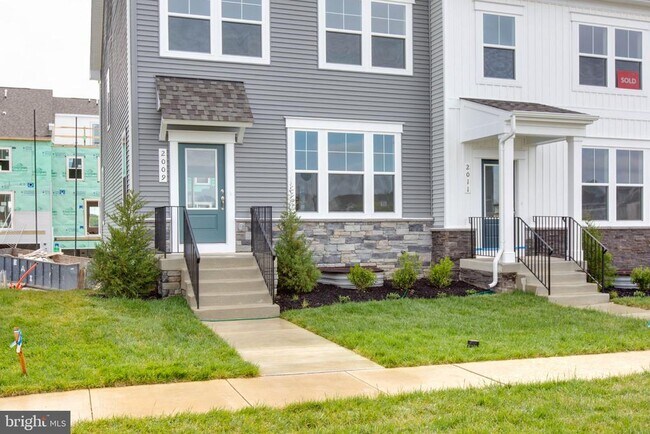 Building Photo - 2009 Twisted Oak Pl