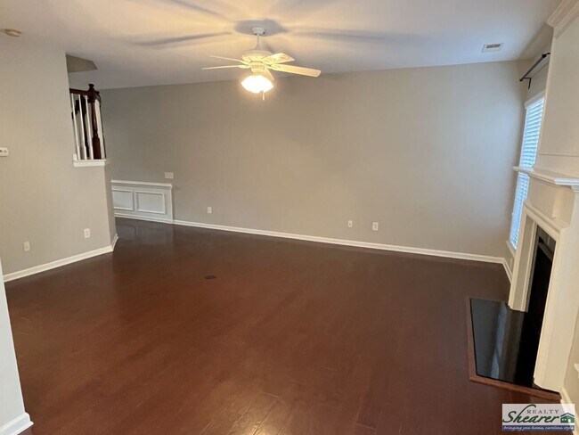 Building Photo - Beautiful 2 Story, 3 Bedroom Townhome near...