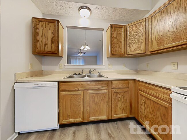 Building Photo - 1420 Pencross Ln