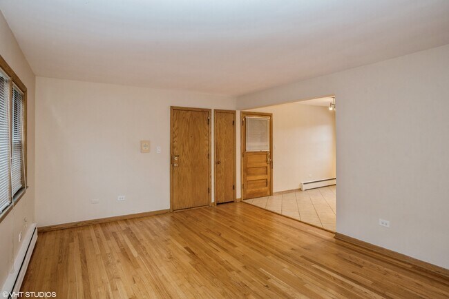 Foto del edificio - 6855 N Olmsted Ave