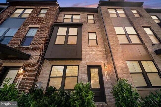 Building Photo - 3525 Carnaby St