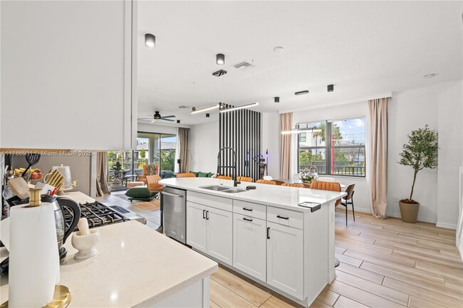 Foto del edificio - 4461 Waterside Dr