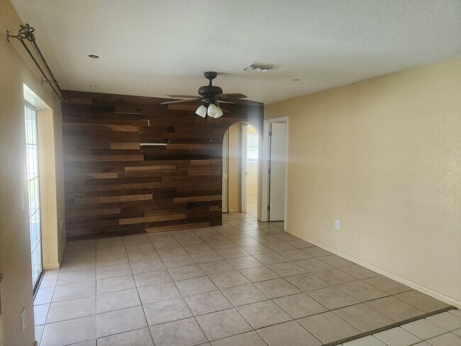Sala de estar - 3089 Kingston St
