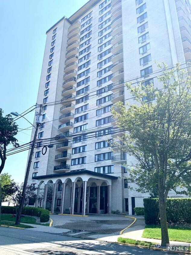 Foto principal - 1590 Anderson Ave