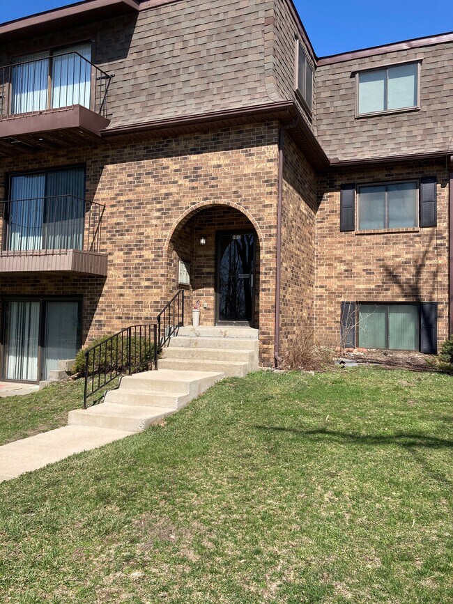 Building Entry - 1013 Woodland Heights Ct SE