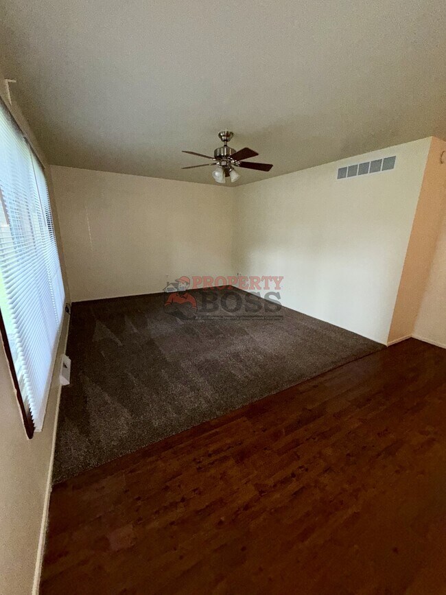 Foto del edificio - 1351 Pine Ct