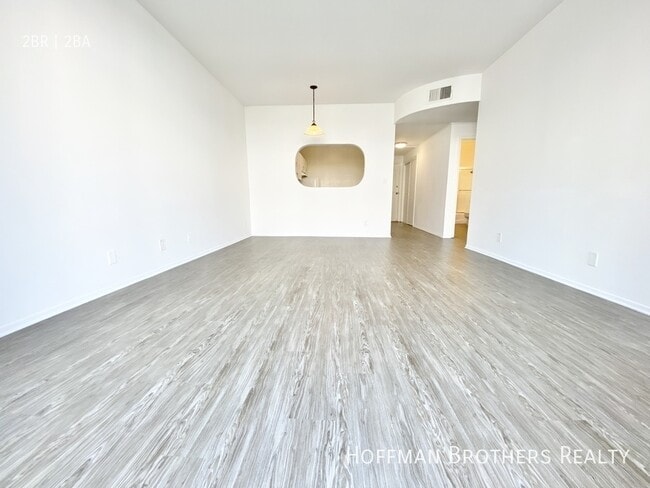 Building Photo - 350 N Oakhurst Dr