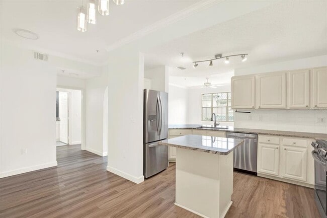 Building Photo - 501 Knights Run Ave