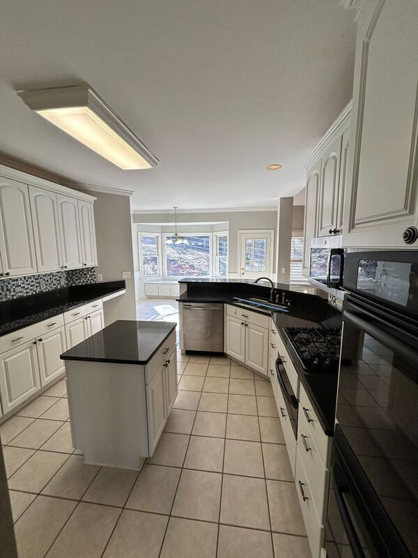 Building Photo - 9458 Foothills Dr