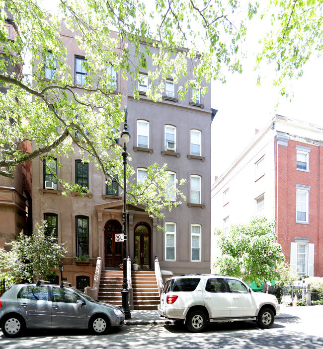 Building Photo - 446 Clinton St