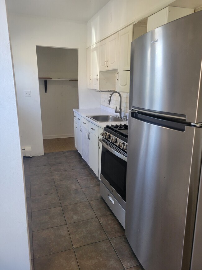 Kitchen - 21 New Walnut St Townhome