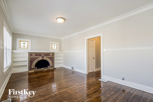 Building Photo - 3021 N Kostner Ave