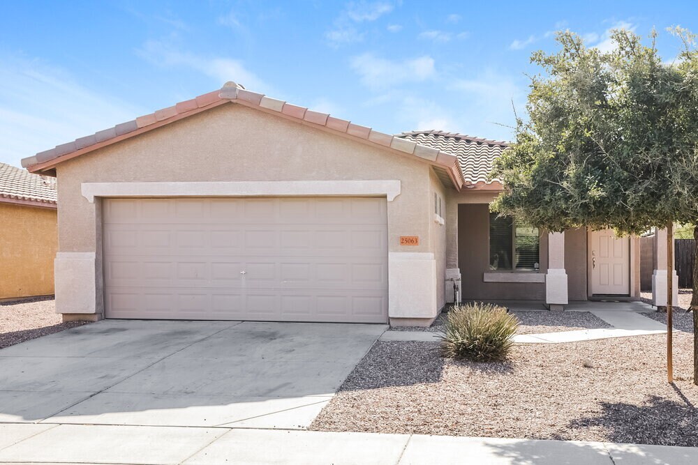 Foto principal - 25063 W Dove Gap