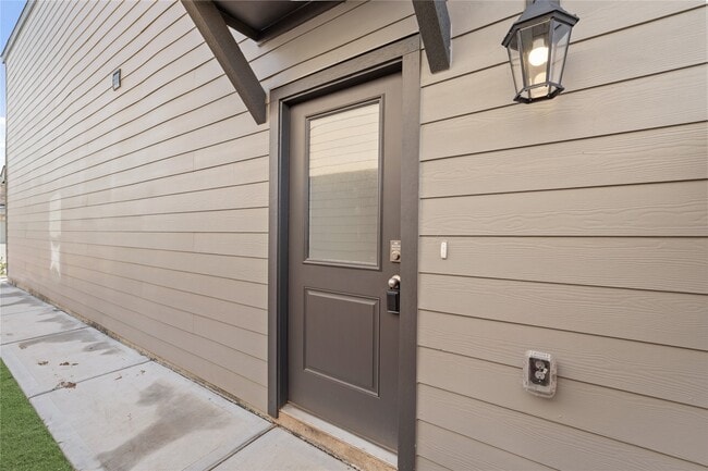 Building Photo - 1742 Revolution Way