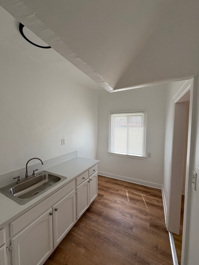 Building Photo - 255 S Catalina St