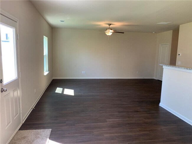 Foto del edificio - 748 Walnut Creek Cir