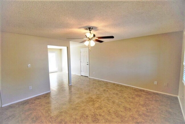 Foto del edificio - 7401 W Cypress St