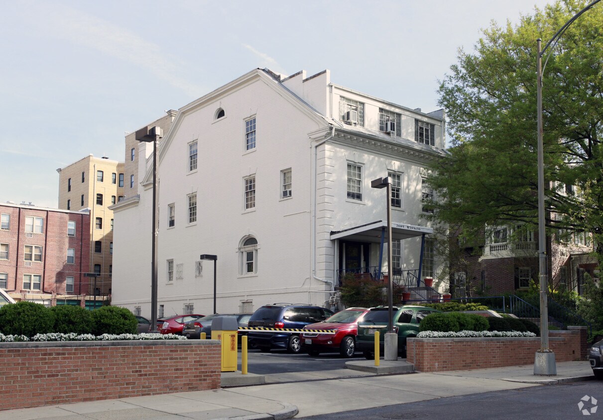 Foto principal - 2009 Wyoming Ave NW