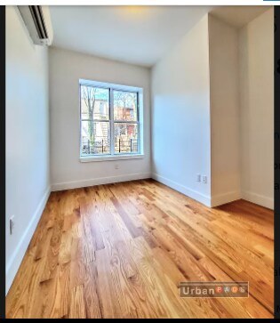 Foto del edificio - 1076 Rogers Ave