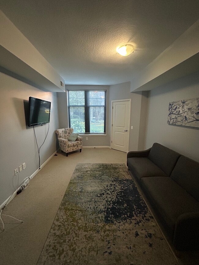 Photo - 1021 N Garfield St Apartment