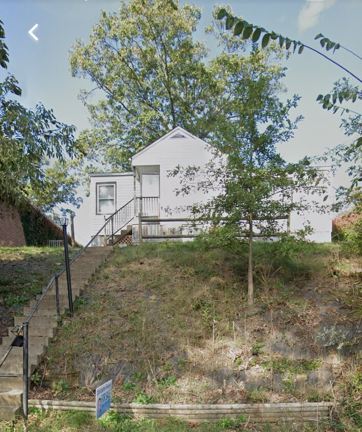 Building Photo - 831 Scenic Dr