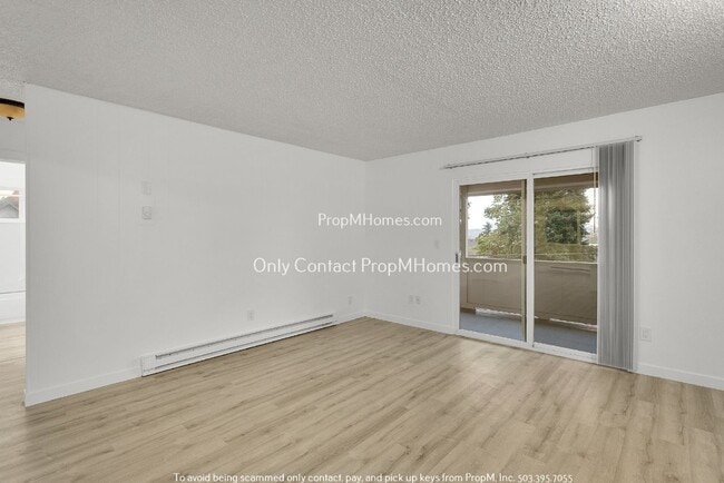 Building Photo - Updated Two Bedroom Unit - First Month Free!