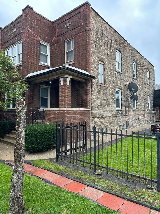 Primary Photo - 2261 Burr Oak Ave