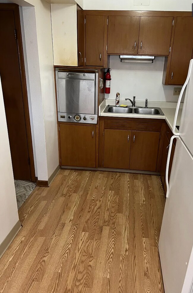 Cocina - 1617 A Ave NE