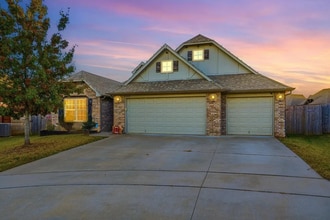 Building Photo - 2621 W Tucson Ct