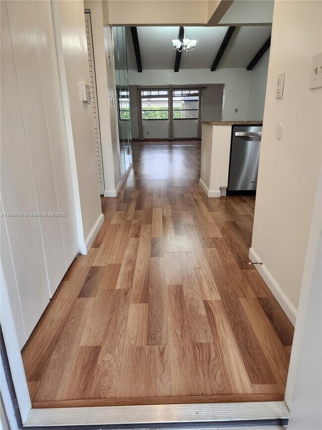 Foto del edificio - 8666 SW 114th Pl