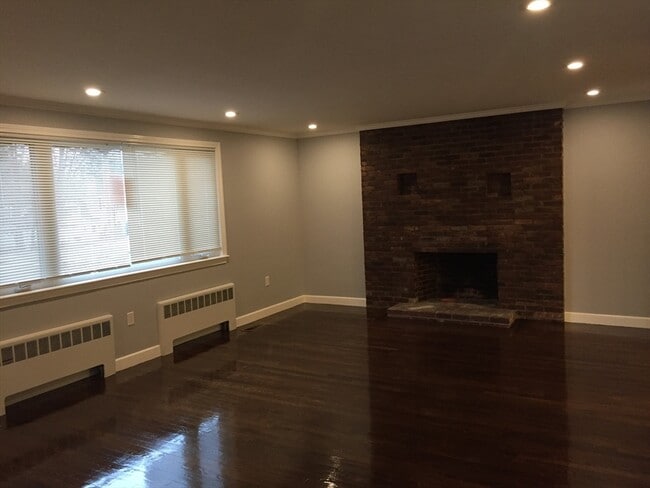 Building Photo - 793 Dedham St