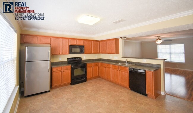 Building Photo - Two bedroom townhome in GREAT location! Wa...