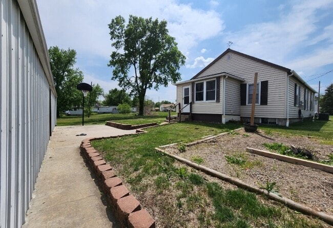 Building Photo - 501 Cowgill St