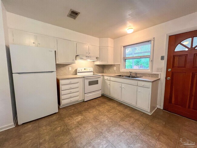 Building Photo - 3755 Summer Dr