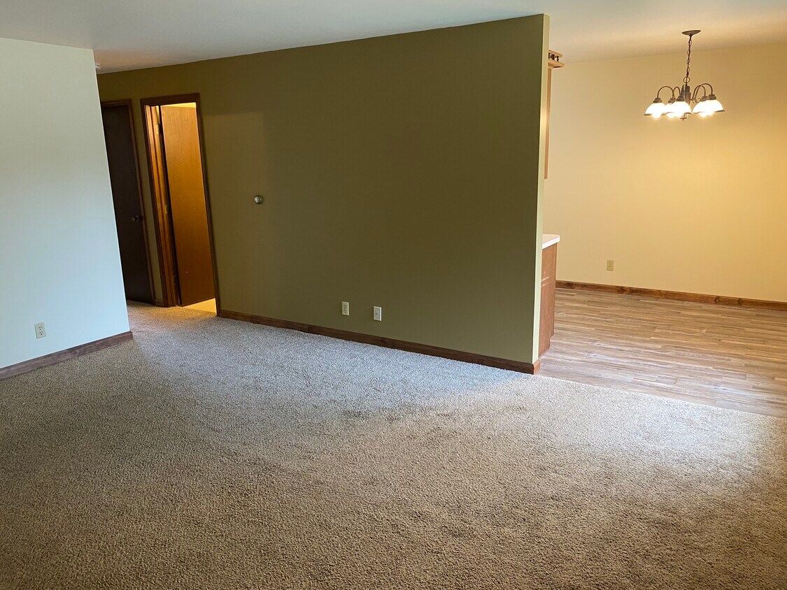 Primary Photo - 3446 Brentway Dr