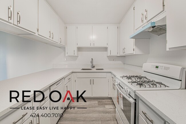 Building Photo - 10133 Pinewood Ave