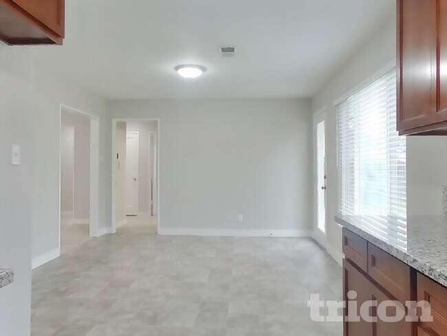 Foto del edificio - 126 Frost Dr