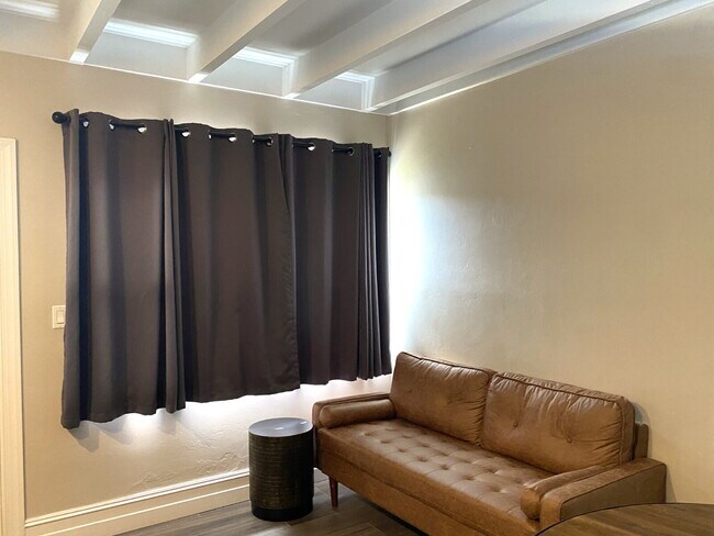 Foto del edificio - Charming & Private Furnished 1/1 in Croiss...