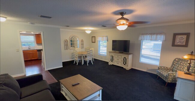 Foto del edificio - 4143 Shore Acres Blvd NE